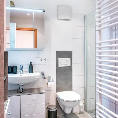 Fairflats: Kueche, Balkon, Arbeitsplatz, Aufzug