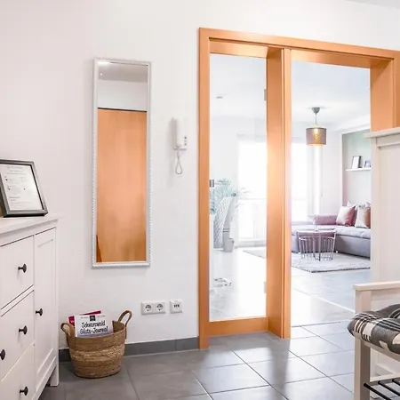 Fairflats: Kueche, Balkon, Arbeitsplatz, Aufzug