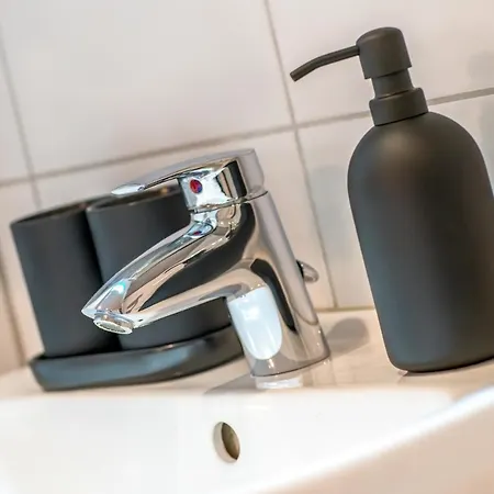 Fairflats: Kueche, Balkon, Arbeitsplatz, Aufzug *