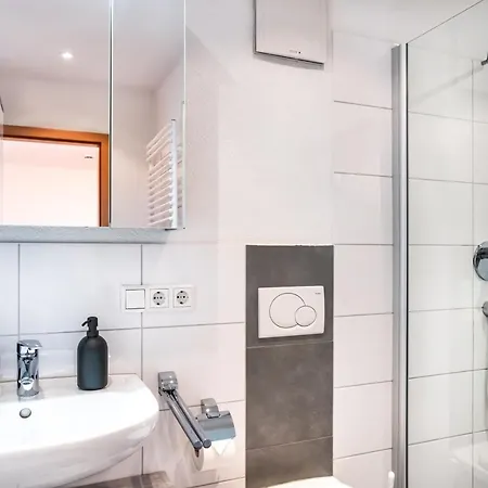 Fairflats: Kueche, Balkon, Arbeitsplatz, Aufzug Daire *