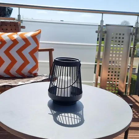 Fairflats: Kueche, Balkon, Arbeitsplatz, Aufzug